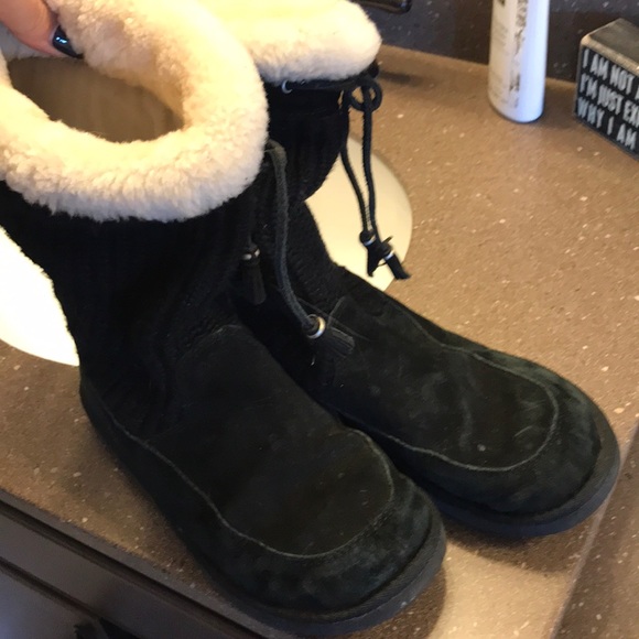 Ugg - Picture 1 of 3